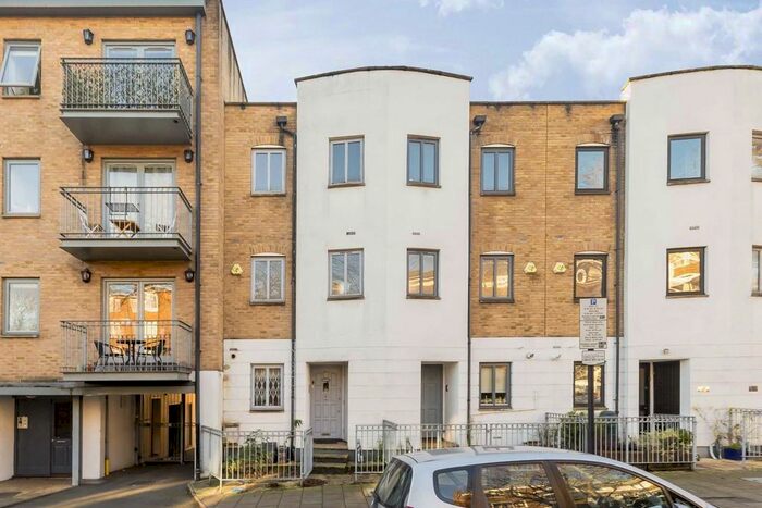 Studio To Rent In Canonbury Street, London, N1