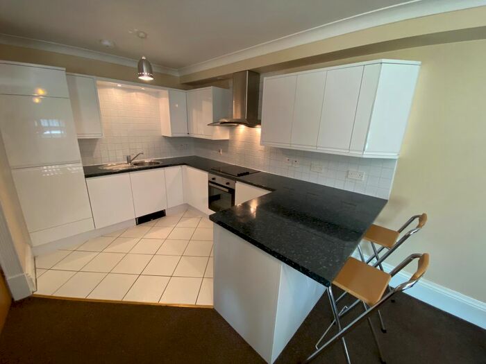 2 Bedroom Flat To Rent In Heaton Moor Road, Heaton Moor, Stockport, SK4
