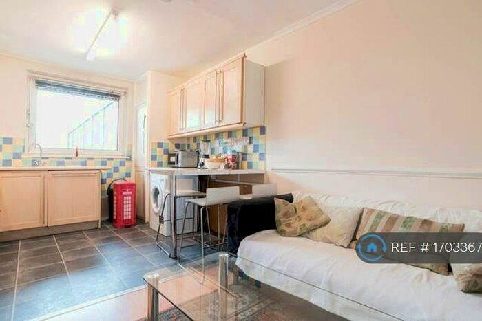 2 Bedroom Flat To Rent In St Helier Court, London, N1