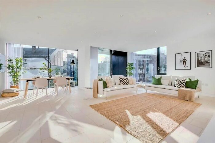 3 Bedroom Flat To Rent In Oval Road, Regents Park, London, NW1