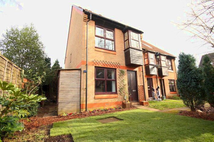 1 Bedroom Flat To Rent In Hurlford, Horsell, Woking, GU21