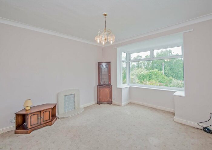 2 Bedroom Bungalow For Sale In Hunsworth Lane, Cleckheaton, West Yorkshire, BD19