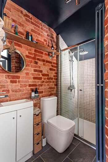 1 Bedroom Flat To Rent In Coombe Road, Brighton, BN2