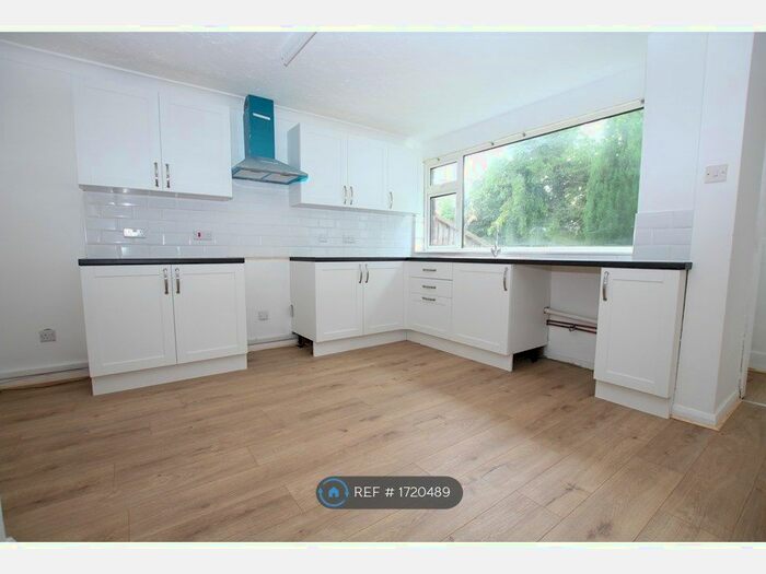 3 Bedroom Terraced House To Rent In Warren Wood Road, Rochester, ME1