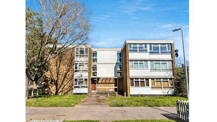 1 Bedroom Flat For Sale In Great Knightleys, Basildon, Essex, SS15