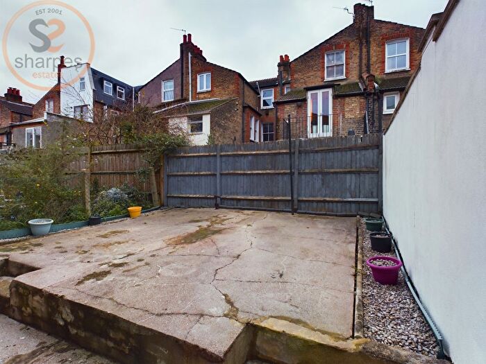 2 Bedroom Flat To Rent In A Garratt Terrace, London, SW17
