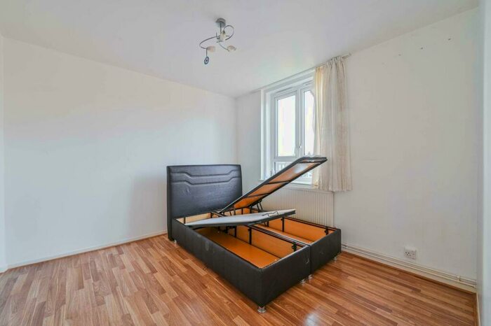 3 Bedroom Flat To Rent In Fawcett Estate, Upper Clapton, London, E5