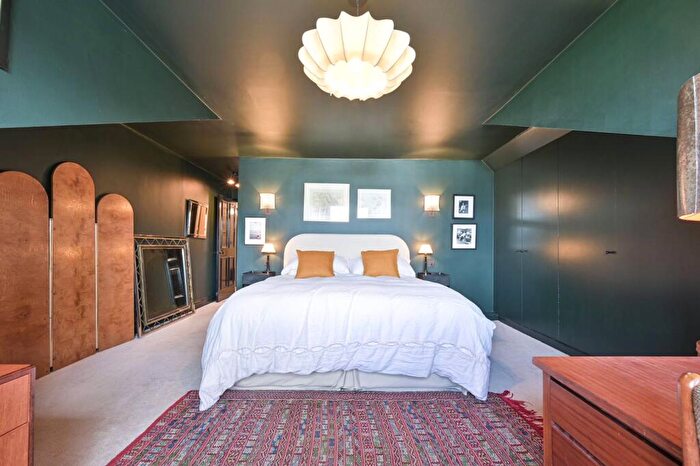 2 Bedroom Flat For Sale In Ormonde Court, Belsize Park, London, NW3