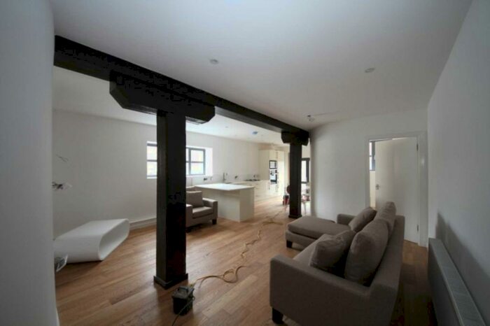 2 Bedroom Apartment To Rent In Simmonds Street -, F5