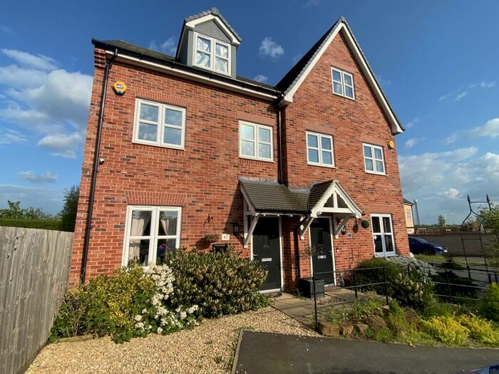 3 Bedroom Semi-Detached House To Rent In Kingfisher Drive, Southam, CV47