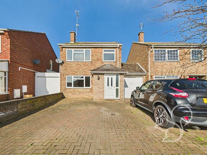 3 Bedroom Detached House For Sale In Elmwood Drive, West Mersea, CO5