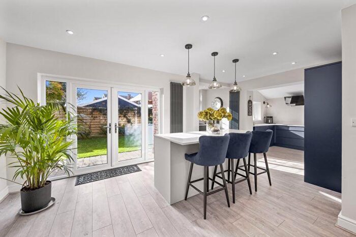 3 Bedroom Detached House For Sale In Broomfield Avenue, Hasland, Chesterfield, S41