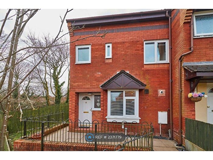 3 Bedroom Semi-Detached House To Rent In Kelbrook Close, St. Helens, WA9