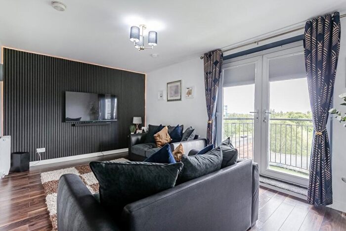 2 Bedroom Flat For Sale In Colonsay Way, Edinburgh, EH5