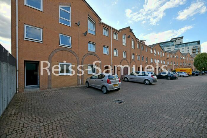 5 Bedroom Town House To Rent In Cyclops Mews, Isle Of Dogs, Canary Wharf, London, E14