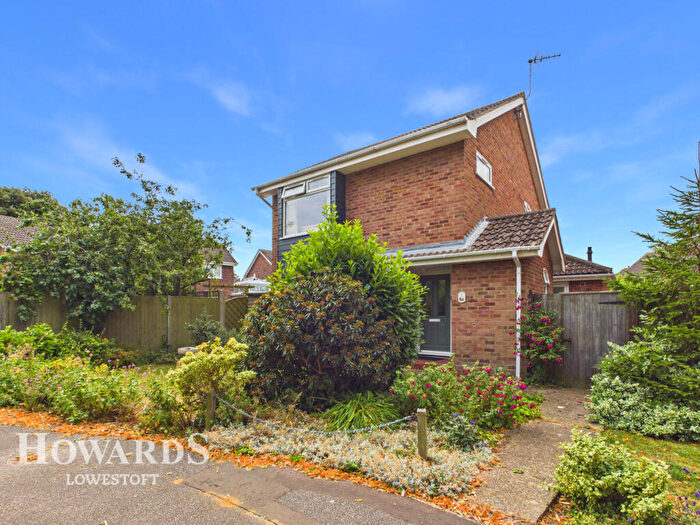3 Bedroom Detached House For Sale In Alder Drive, Lowestoft, NR33