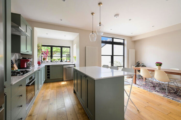 4 Bedroom House To Rent In The Green, Morden, SM4