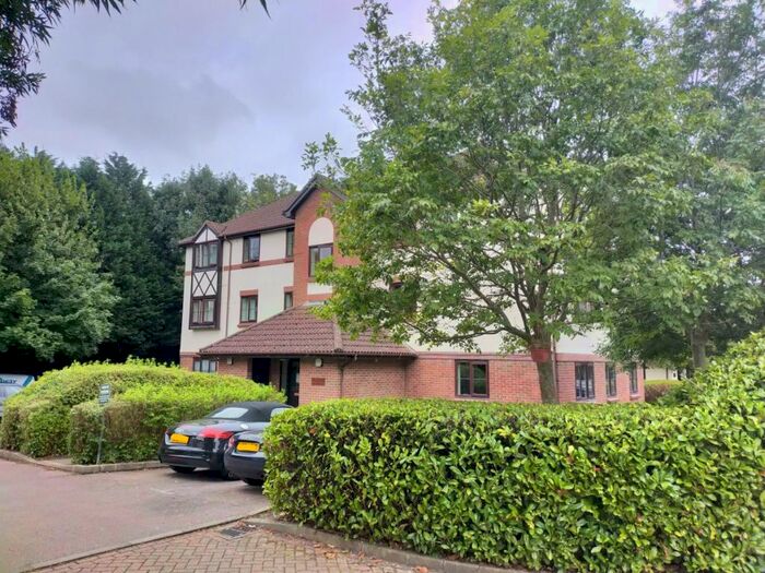 1 Bedroom Apartment To Rent In Wordsworth Mead, Redhill, RH1