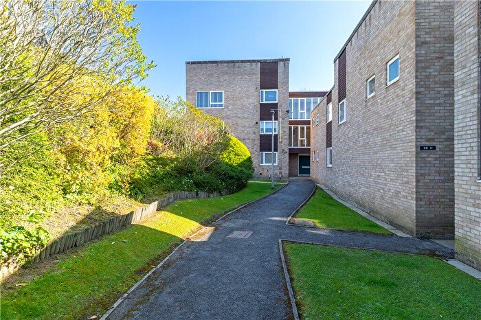 1 Bedroom Apartment For Sale In Weetwood House Court, Leeds, West Yorkshire, LS16