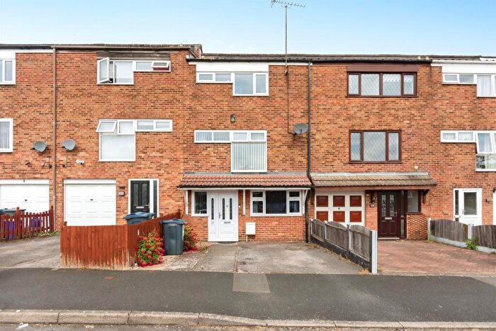 4 Bedroom Town House For Sale In Ralphs Meadow, Birmingham, B32