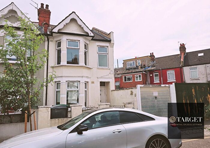 4 Bedroom End Of Terrace House To Rent In Ashfield Road, London, N4