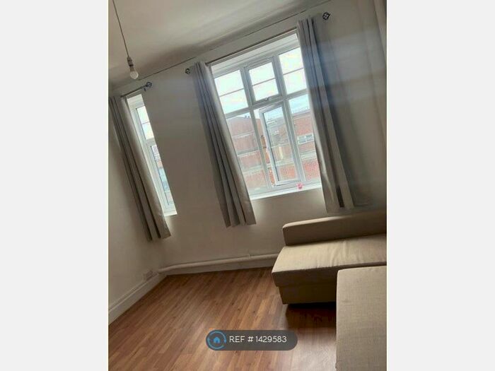 Studio To Rent In Lewis Grove, London, SE13