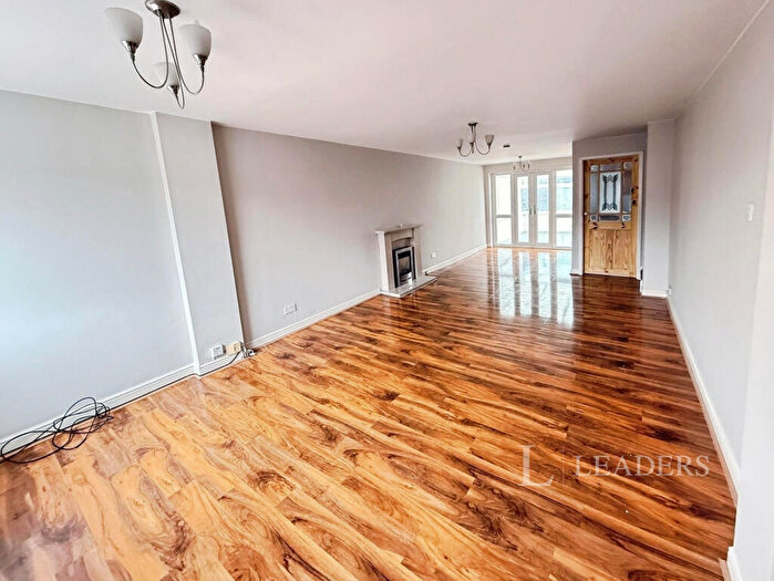 5 Bedroom House To Rent In Wood Hill Rise, CV6