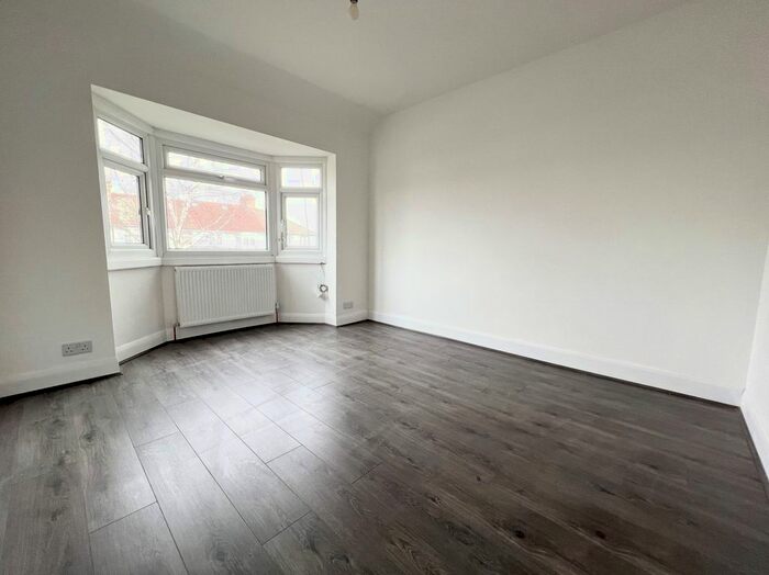 4 Bedroom End Of Terrace House To Rent In Leyburn Road, Edmonton, N18