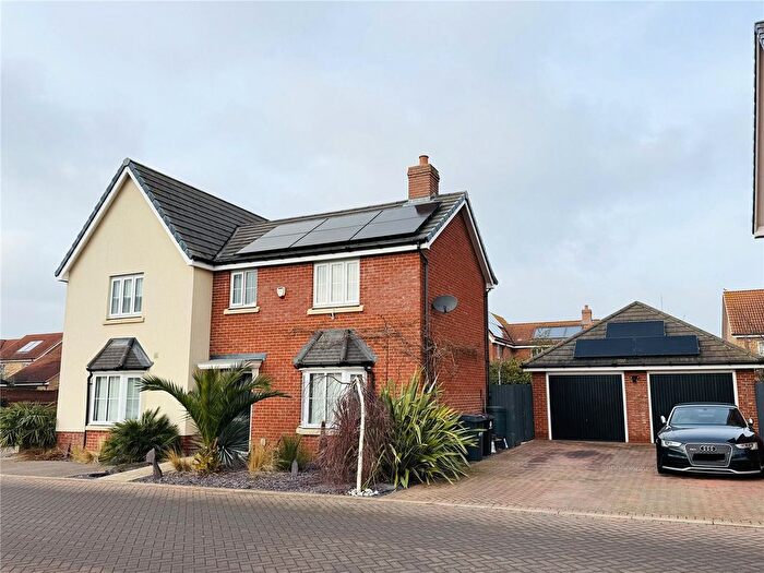 4 Bedroom Detached House For Sale In Shetland Crescent, Rochford, Essex, SS4