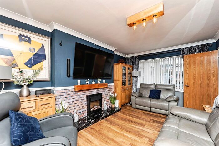 3 Bedroom Semi-detached House For Sale In Larks Hill, Pontefract, WF8