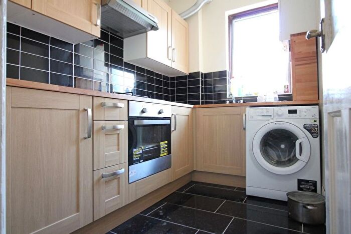 2 Bedroom Flat To Rent In Villiers Road, Southall, UB1