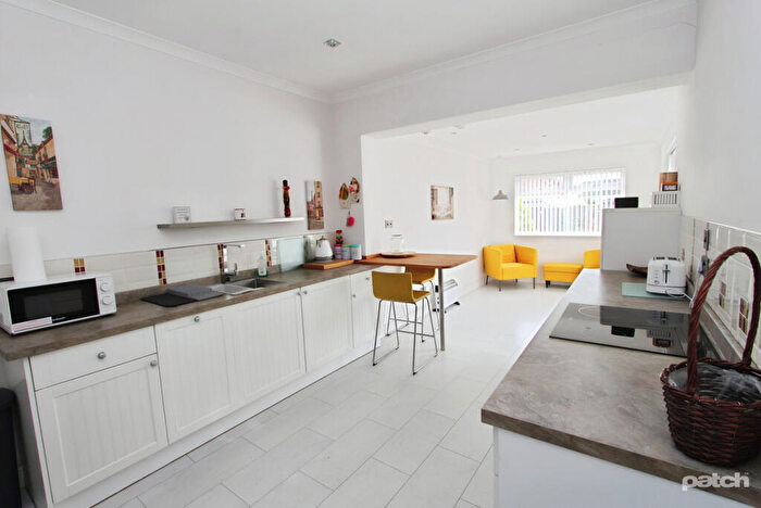 2 Bedroom Bungalow For Sale In Glasgow Road, Paisley, PA1