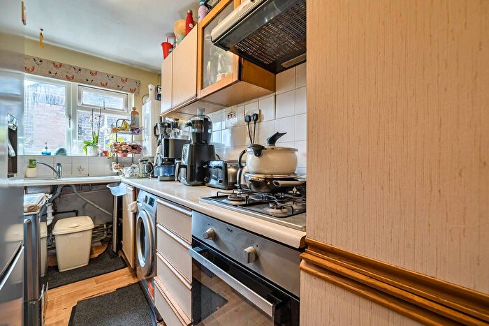 2 Bedroom Flat For Sale In Cameron Road, Croydon, CR0