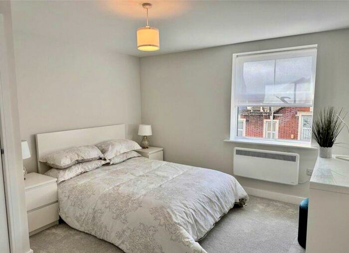 2 Bedroom Flat For Sale In Devizes Road, Salisbury, SP2