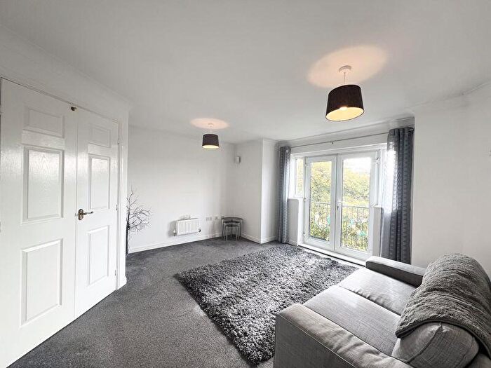 2 Bedroom Flat To Rent In Pinhigh Place, Salford, M6
