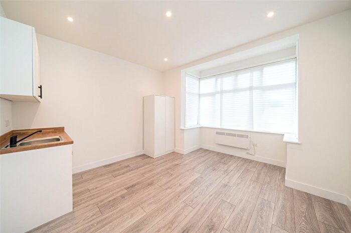 1 Bedroom Studio To Rent In Tooting Bec Road, London, SW17