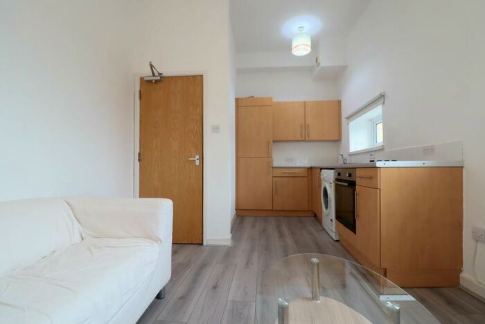 1 Bedroom Flat To Rent In Victoria House, - Tudor Street, Riverside, Cardiff, CF11