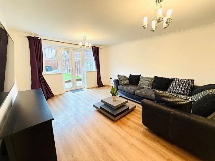 3 Bedroom End Of Terrace House To Rent In Collerne Street, Romford, RM3