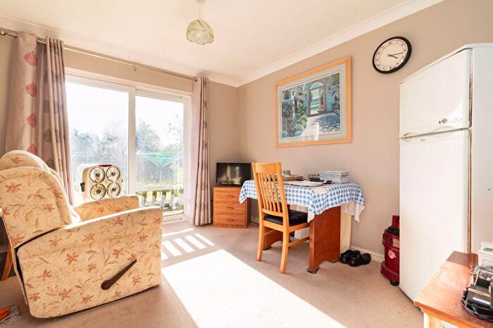 1 Bedroom Flat To Rent In Shelton Avenue, Warlingham, CR6