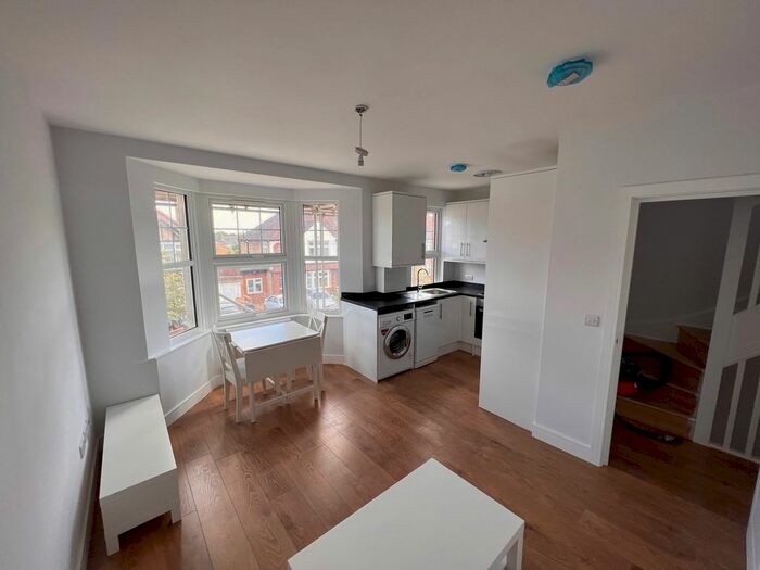 2 Bedroom Maisonette To Rent In Hartham Road, Isleworth, TW7