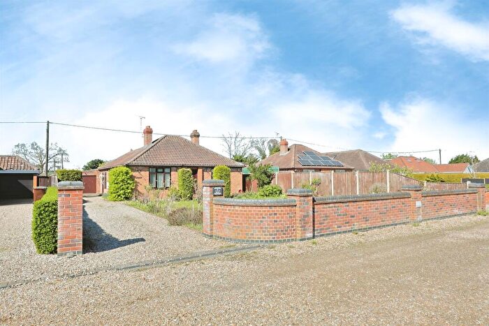 2 Bedroom Detached Bungalow For Sale In Yaxham Road, Dereham, NR19