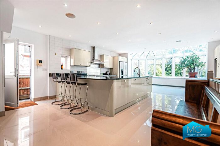 5 Bedroom Detached House To Rent In Woodville Road, Barnet, Hertfordshire, EN5