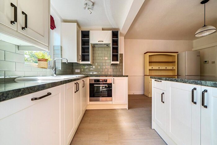 1 Bedroom Maisonette To Rent In Malden Hill Gardens, New Malden, KT3