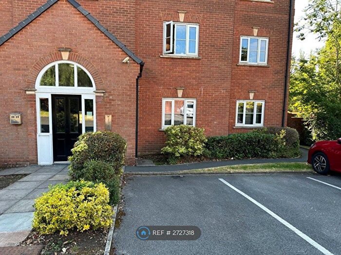 2 Bedroom Flat To Rent In Vanguard Close, Bury, BL8