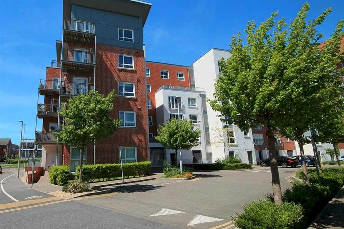 2 Bedroom Flat To Rent In Avenel Way, Poole, BH15