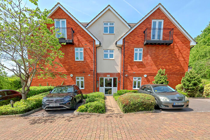 2 Bedroom Apartment For Sale In Folleys Place, Loudwater, High Wycombe, HP10