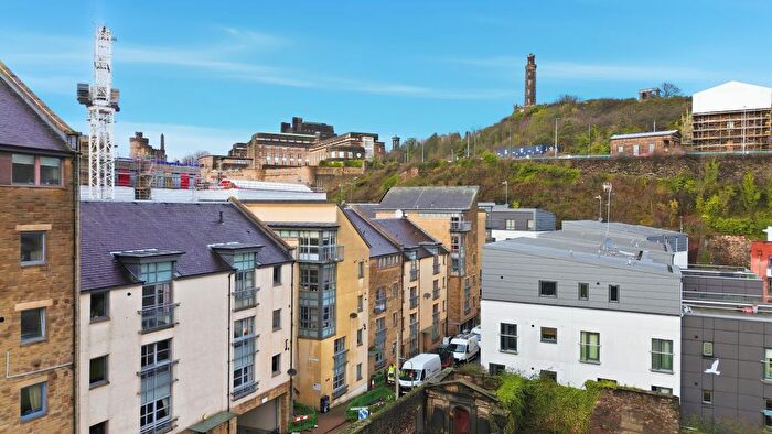2 Bedroom Flat For Sale In Old Tolbooth Wynd, Edinburgh, EH8