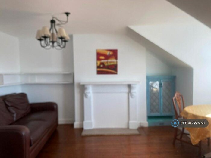 2 Bedroom Flat To Rent In Claremont Road, London, NW2