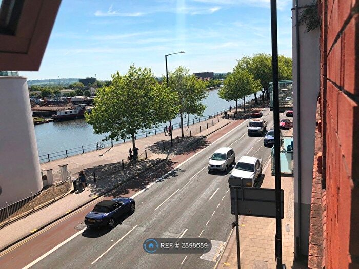 2 Bedroom Flat To Rent In Harbours Edge, Bristol, BS8