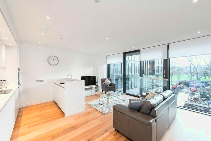 2 Bedroom Flat To Rent In Simpson Loan, Edinburgh, EH3